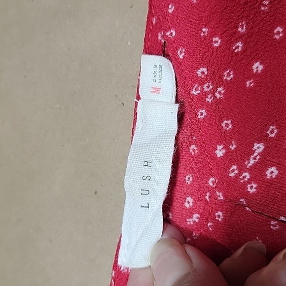 Lush Size M Berry-Cream Devon Knot Front Cami Blouse. Sleeveless, Exc Used Cond - Picture 11 of 12